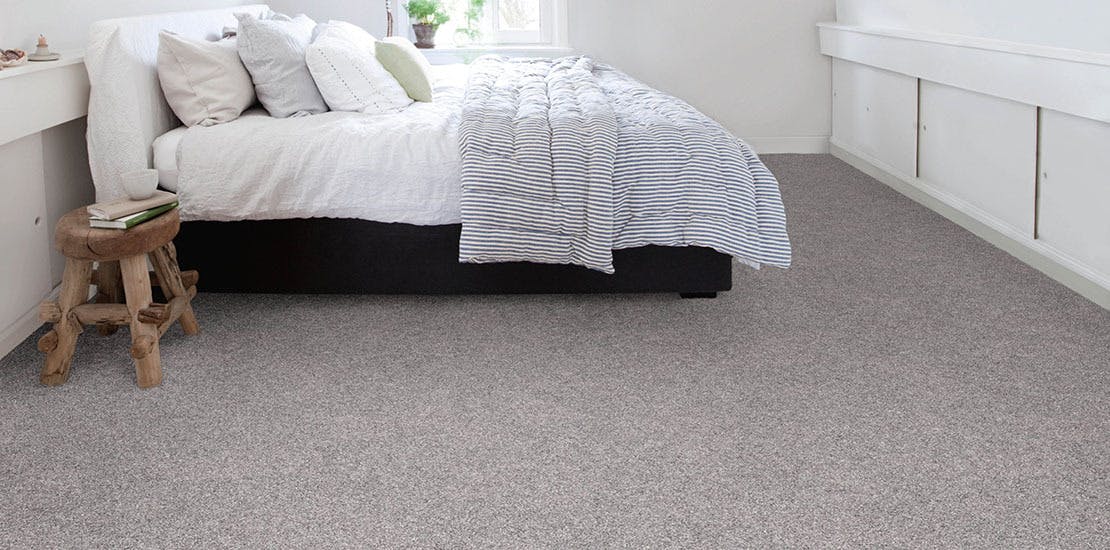 Deep pile saxony carpet in bedroom